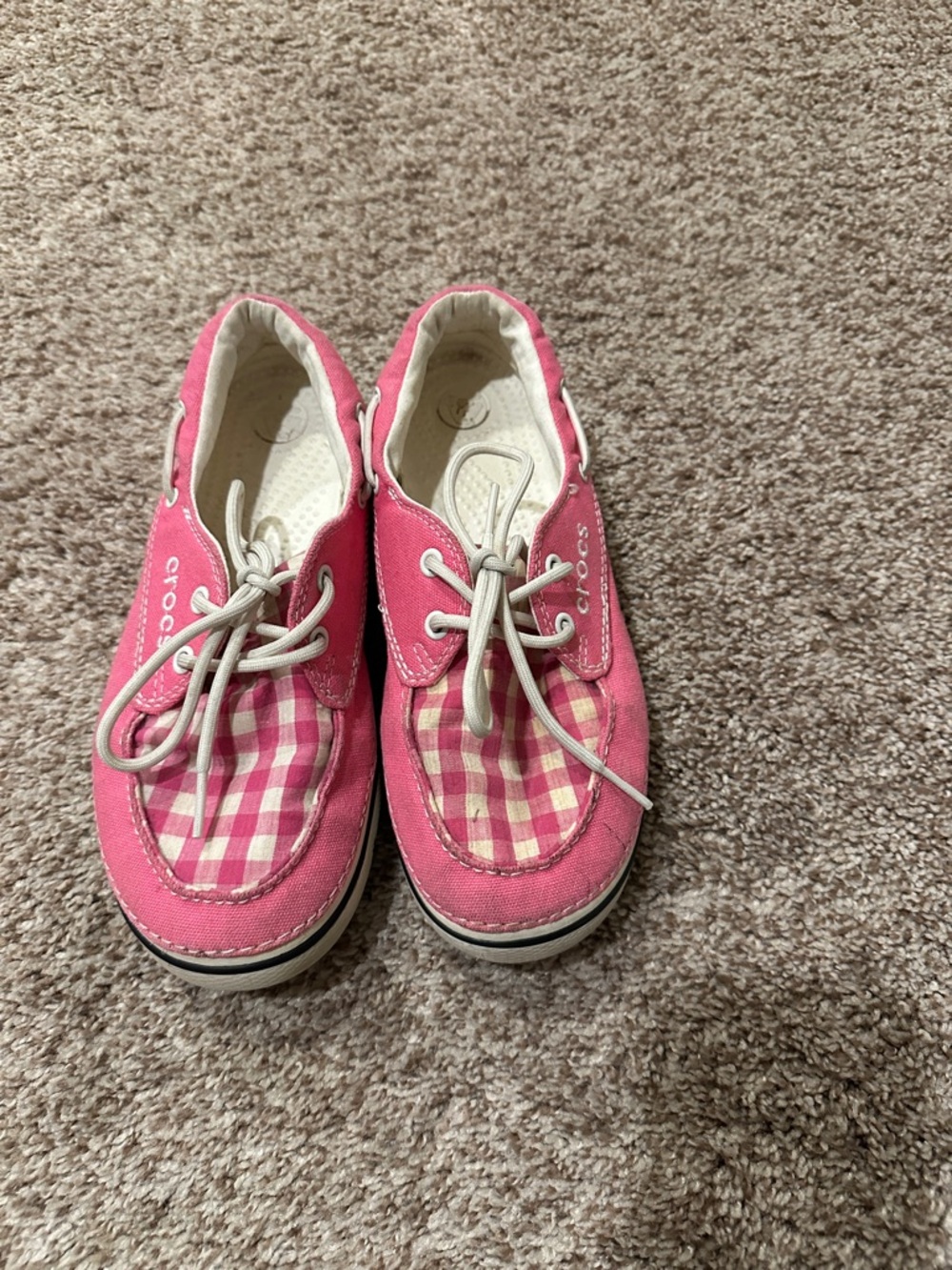 CROCS women’s size 8 Pink Plaid Canvas Lace-Up Sneakers